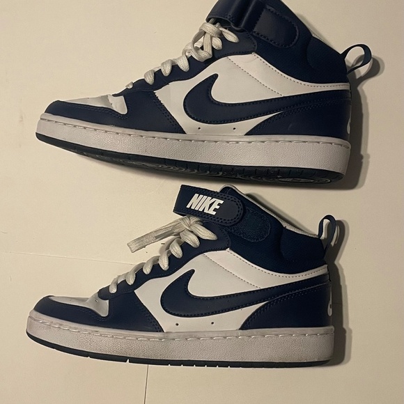 Nike Big Kids Court Borough Mid 2 Casual Sneakers in White and Navy Blue in 5.5Y - Picture 9 of 10